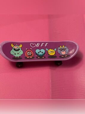 Source Unknown BFF Monster Skateboard Toy - Purple and Pink